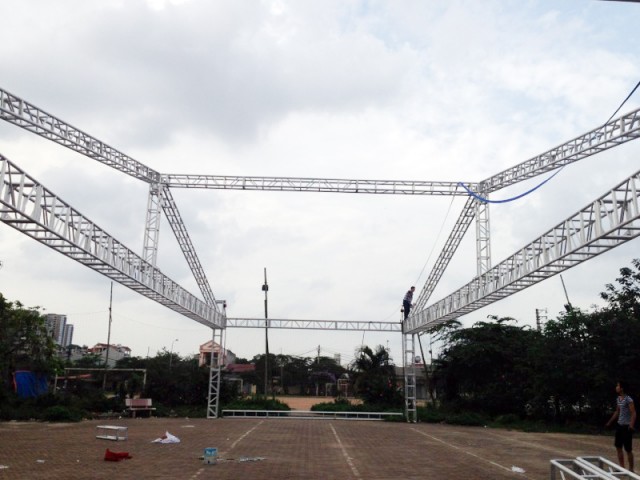 nha bat khong gian lam dong